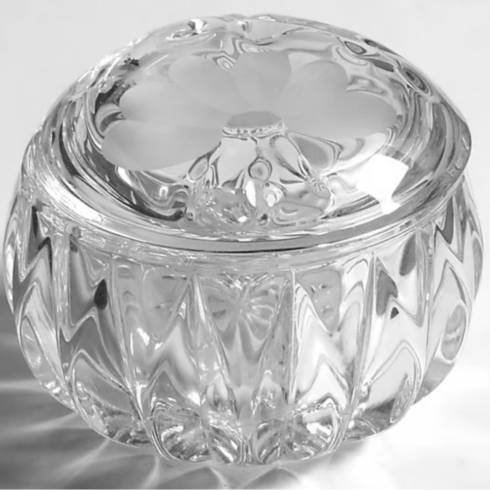 Princess House Heritage Romance Round Crystal Vanity Box with Lid